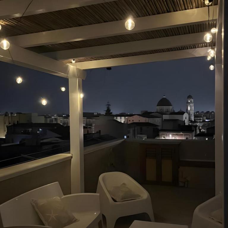 AgoRattico - Appartamento Deluxe con 2 Camere da Letto e Balcone - 2