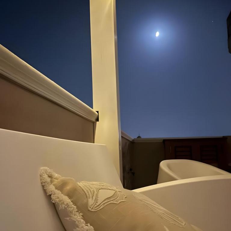 AgoRattico - Appartamento Deluxe con 2 Camere da Letto e Balcone - 3