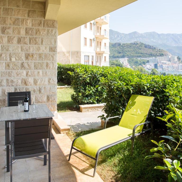 ApartHotel Belvedere Residence Becici Budva - Superior Apartman sa Terasom i Pogledom na More - 5
