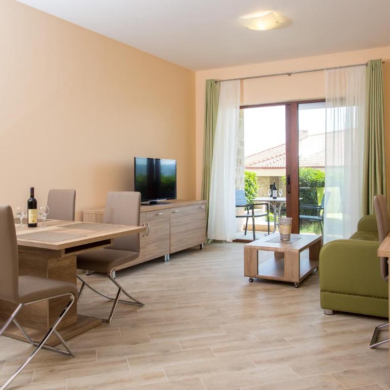 ApartHotel Belvedere Residence Becici Budva - Superior Apartman sa Terasom i Pogledom na More - 8