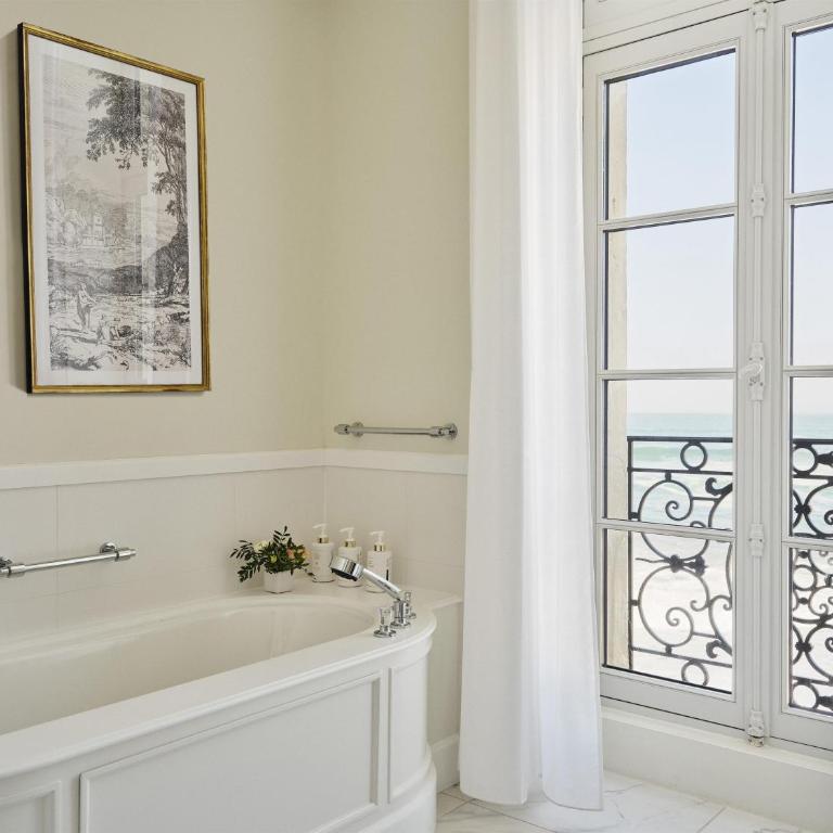 Hôtel du Palais Biarritz, in The Unbound Collection by Hyatt - Suite Ambassadeur - 4