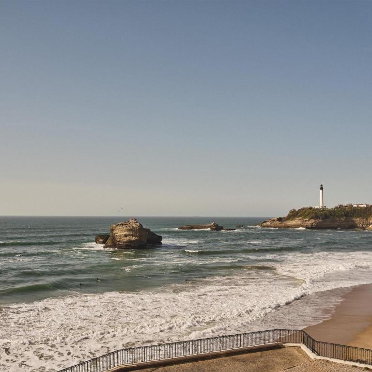 Hôtel du Palais Biarritz, in The Unbound Collection by Hyatt - Chambre Lit King-Size avec Vue sur la Plage - 3