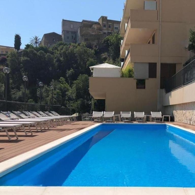Mediterranean Apartment Pool & Parking - Apartment - 30