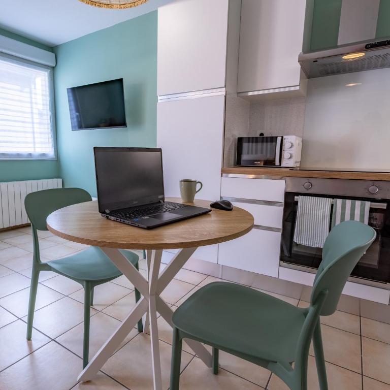 Proche Gare, Parking privé, Wifi, Rénové, Ventilateur, Centre ville - Appartement 1 Chambre - 4