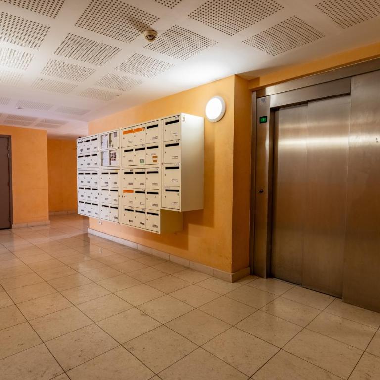 Proche Gare, Parking privé, Wifi, Rénové, Ventilateur, Centre ville - Appartement 1 Chambre - 37