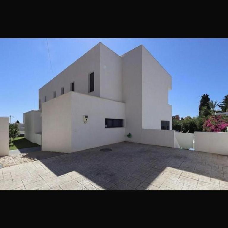 Villa Moderna en Puerto marina - Villa with Private Pool - 4