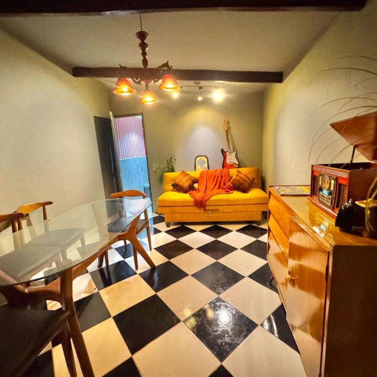 Casita Vintage with a Grill, Patio and Parking - Apartamento - 13