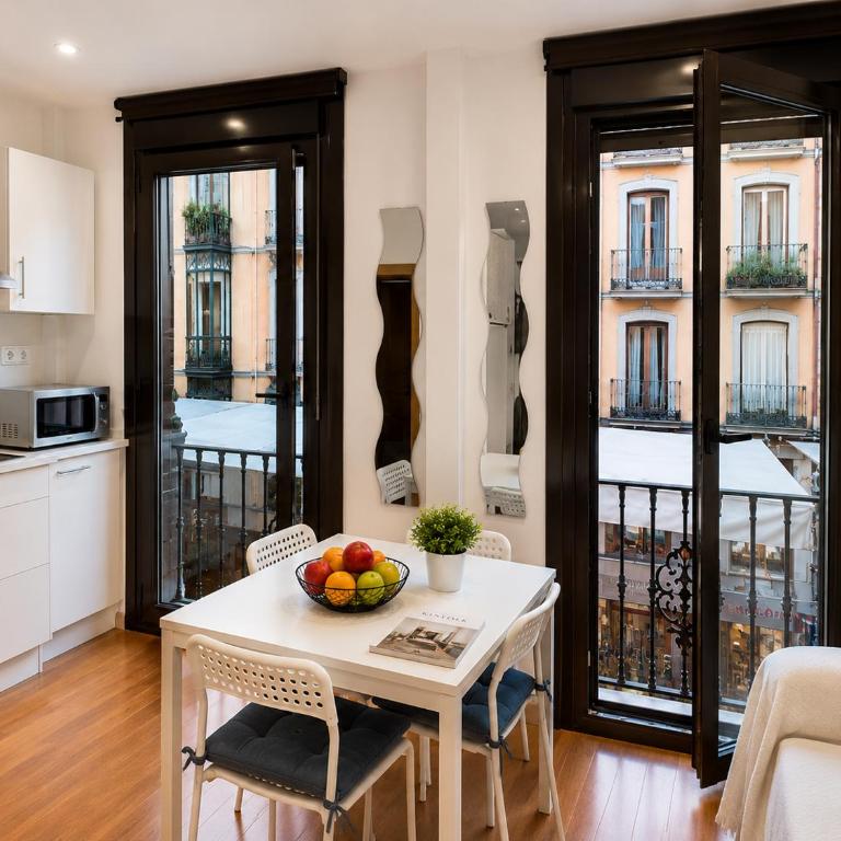Estudio con balcones en el corazón de Granada - Appartamento - 1