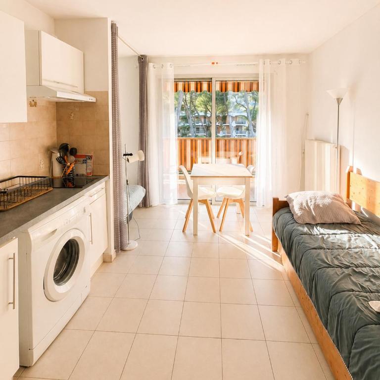 Studio with Terrace - 3 Swimming Pools - Close to the Beaches and Cannes Private Gated Park - Holiday Apartment Vacation Rental Seasonal Rental - Studio - 2