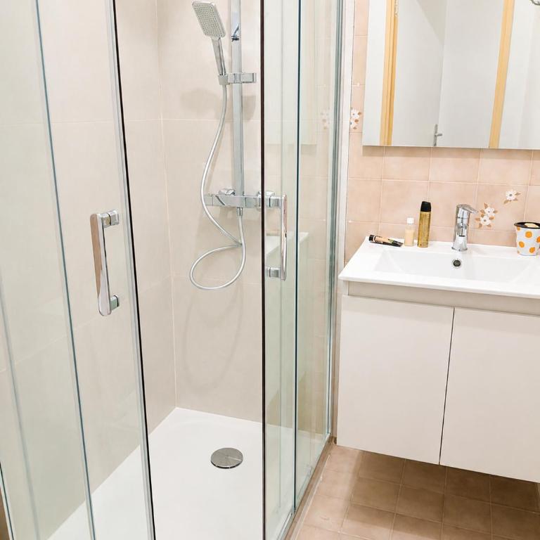 Studio with Terrace - 3 Swimming Pools - Close to the Beaches and Cannes Private Gated Park - Holiday Apartment Vacation Rental Seasonal Rental - Studio - 8