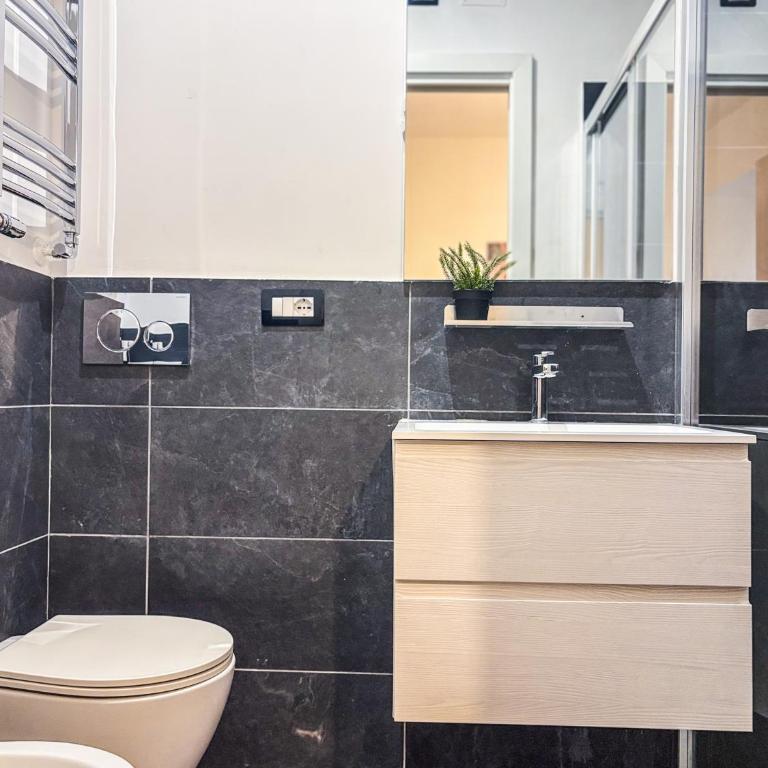 Living Rome - Double Room with Private Bathroom - 8