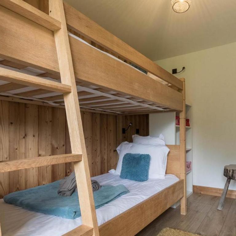 Chalet Mugnier - Suite with Hot Tub - 3