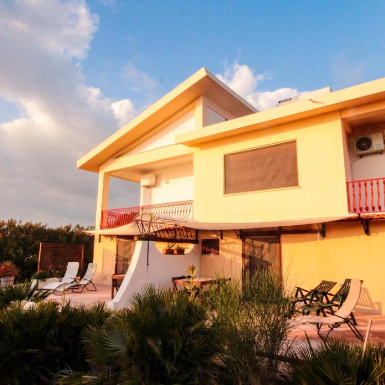 Case Bongiovi - Two-Bedroom House - 1