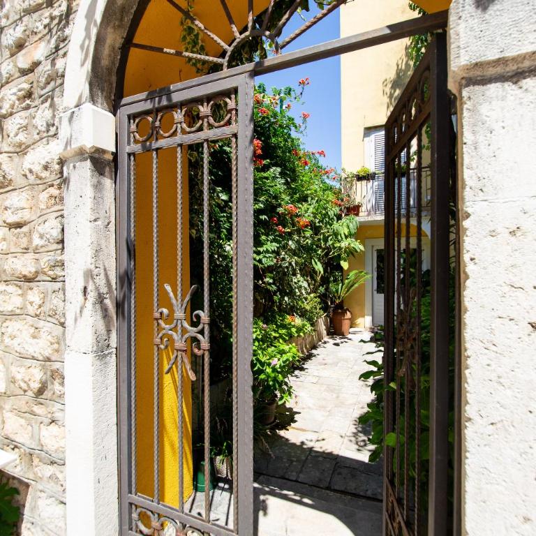 La Porta - Old Town, Budva - Three-Bedroom Premium Apartment with Balcony - 39