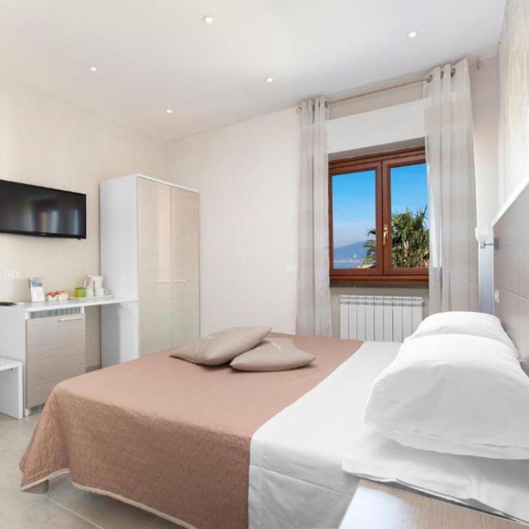 Rooms Sorrento - Camera Matrimoniale con Bagno Privato - 5