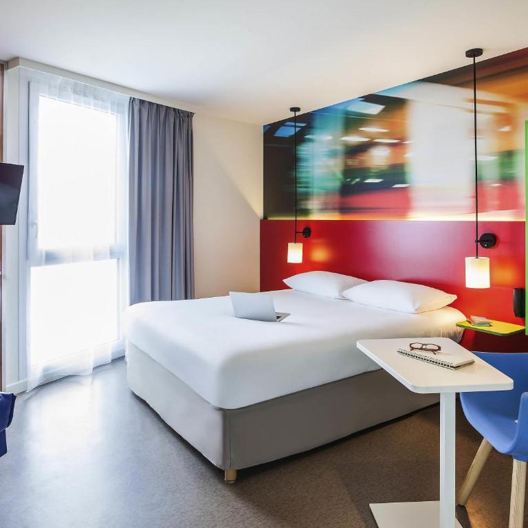 Ibis Styles Mulhouse Centre Gare - Suite Familiale Standard avec 1 Lit double et Lits Jumeaux - 3