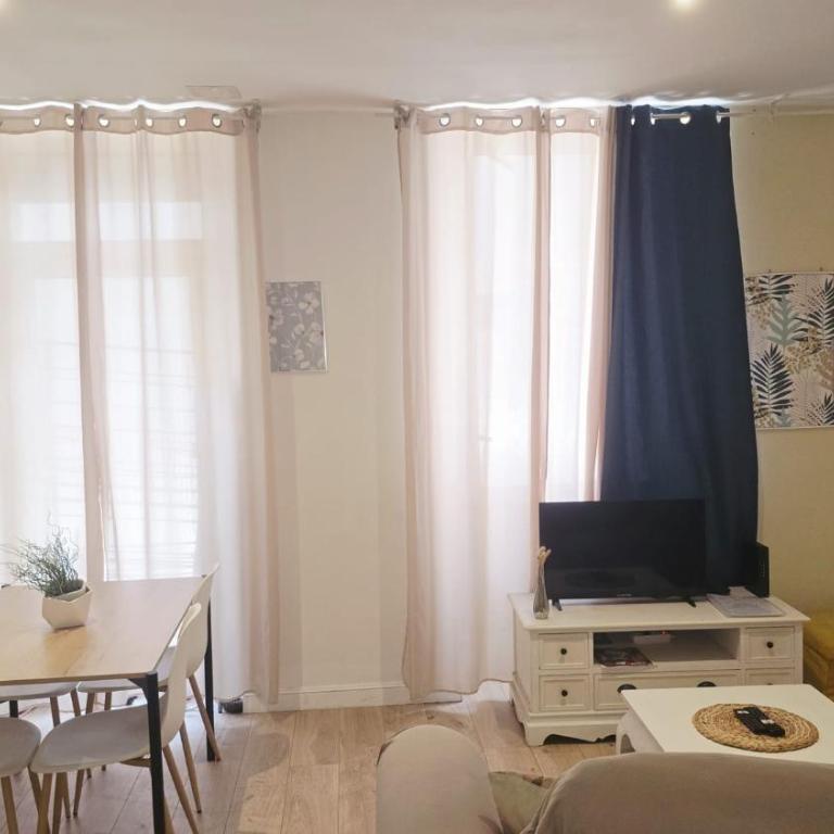 Studio - Quartier des Halles avec Parking - Appartement 1 Chambre - 2
