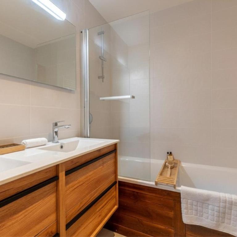 Beautifully Renovated 2 Bed Apartment - Arc 1950 - Refuge du Montagnard - Appartement - 11