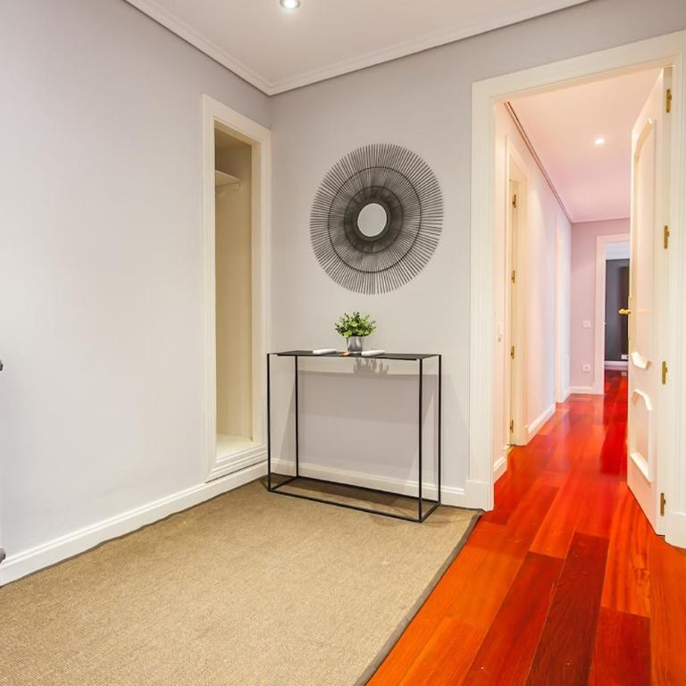 Casa Fernando Castellana Madrid large 4BD 4 Torres La Paz - Apartment mit 1 Schlafzimmer - 4