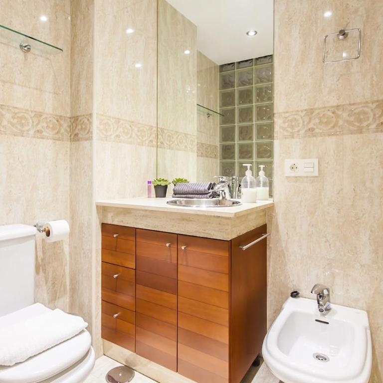Casa Fernando Castellana Madrid large 4BD 4 Torres La Paz - Apartment mit 1 Schlafzimmer - 8