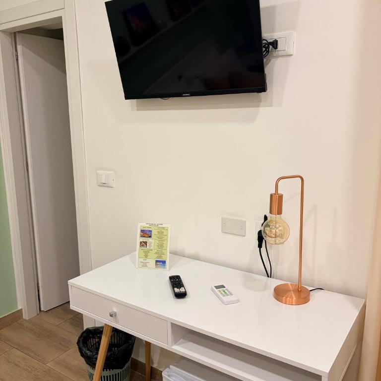 Archimede Guest Rooms - Camera Matrimoniale con Bagno Privato - 11