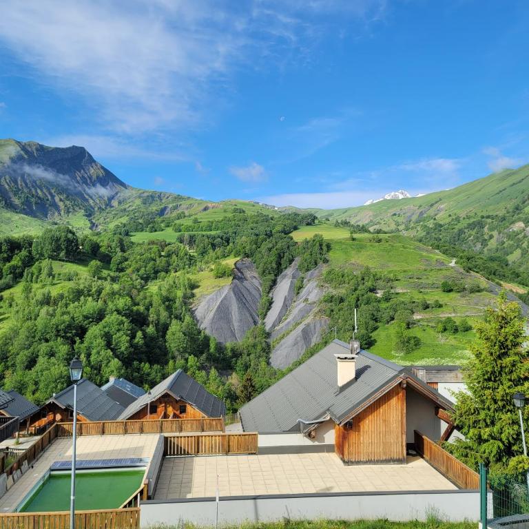 Appt Cosy Vue Montagne & Piscine - Le Darineli - Appartement 2 Chambres - 68