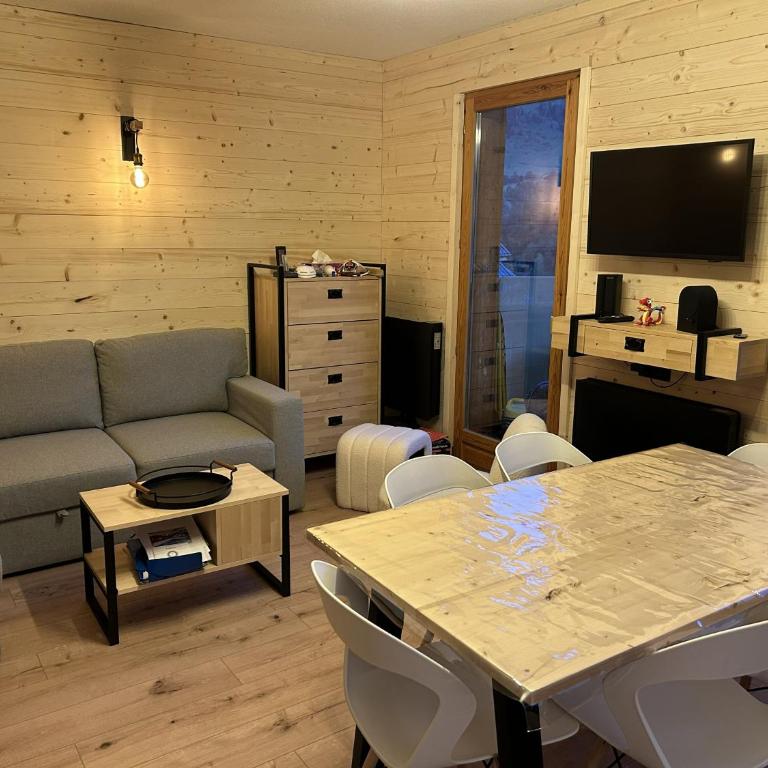 Appt Cosy Vue Montagne & Piscine - Le Darineli - Appartement 2 Chambres - 76