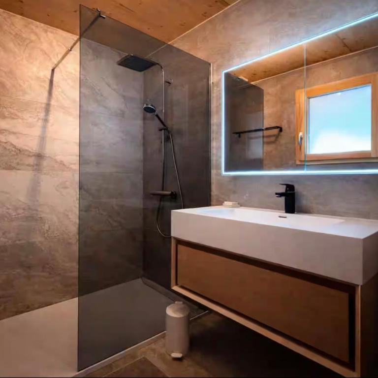 Chalet Chalentina : Chalet de charme neuf aux Portes du Soleil - Maison 5 Chambres - 7