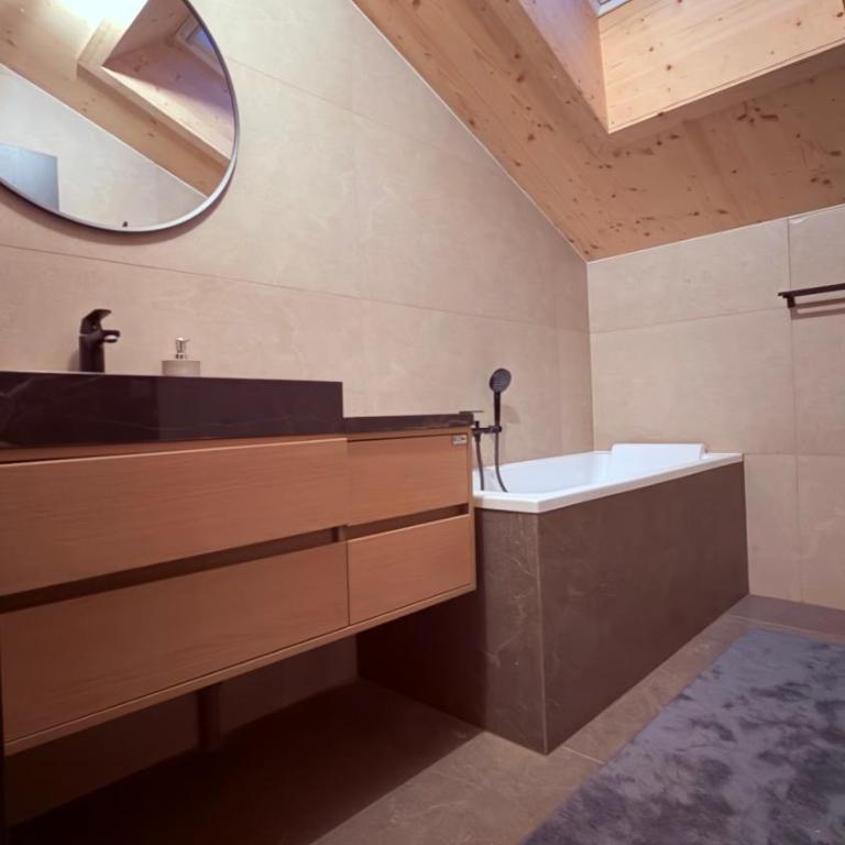 Chalet Chalentina : Chalet de charme neuf aux Portes du Soleil - Maison 5 Chambres - 16