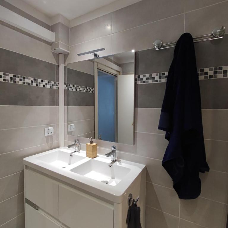 Seafront 2-bedroom duplex with lovely terrace - Apartment mit 2 Schlafzimmern - 24