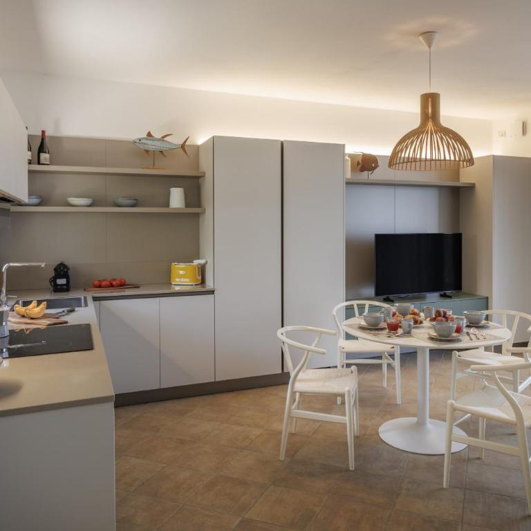 Towerhill Apartment with Roofterrace and shared Po - Two-Bedroom Apartment with Lake View - 10