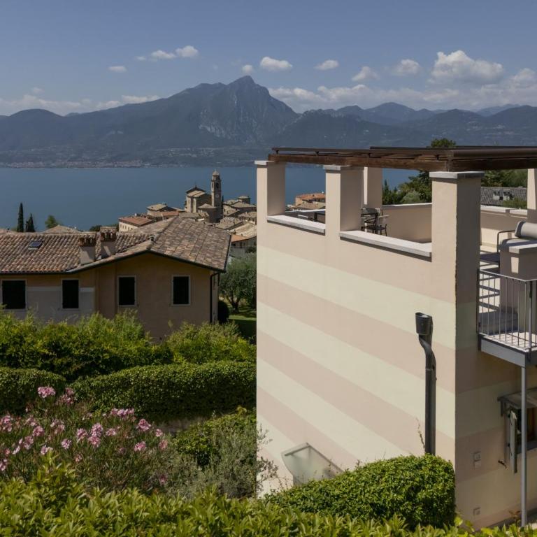 Towerhill Apartment with Roofterrace and shared Po - Two-Bedroom Apartment with Lake View - 40