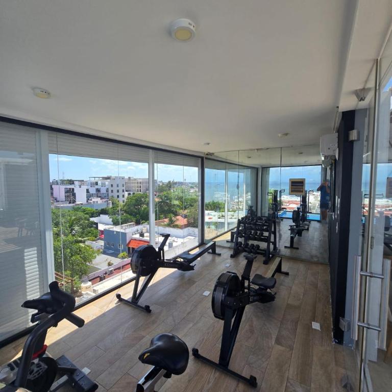 Apartment steps from the beach, rooftop pool, H101 - One-Bedroom Apartment - 7