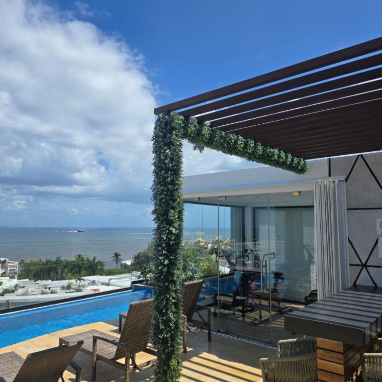 Apartment steps from the beach, rooftop pool, H101 - One-Bedroom Apartment - 1