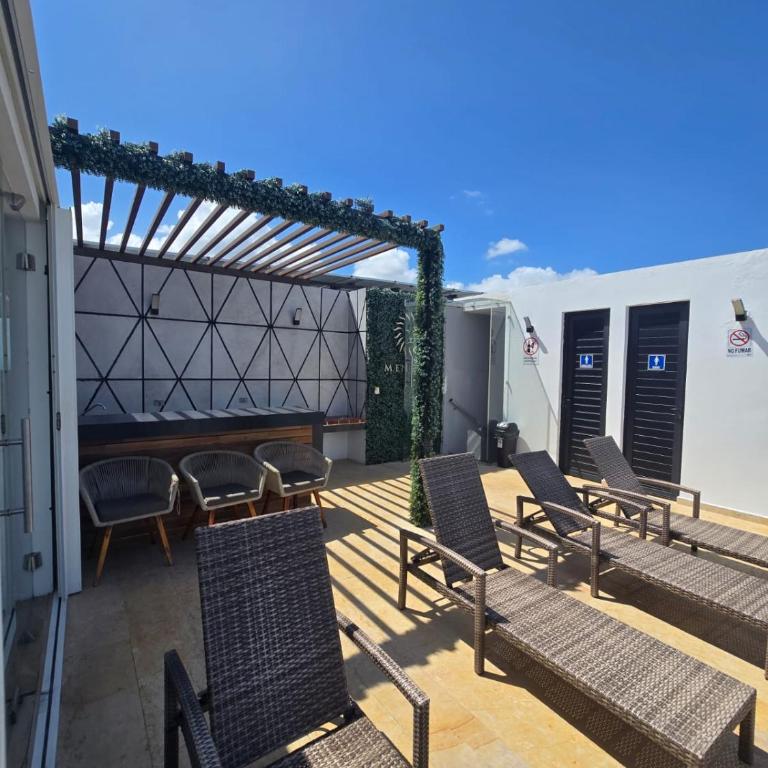 Apartment steps from the beach, rooftop pool, H101 - One-Bedroom Apartment - 4