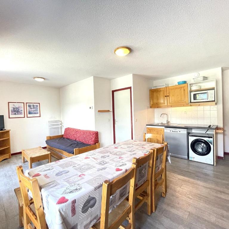 Appartement au cœur de la station, 6/8 pers, 2 SDB, balcon, proche pistes et commerces - FR-1-265-194 - Appartement (8 Adultes) - 14