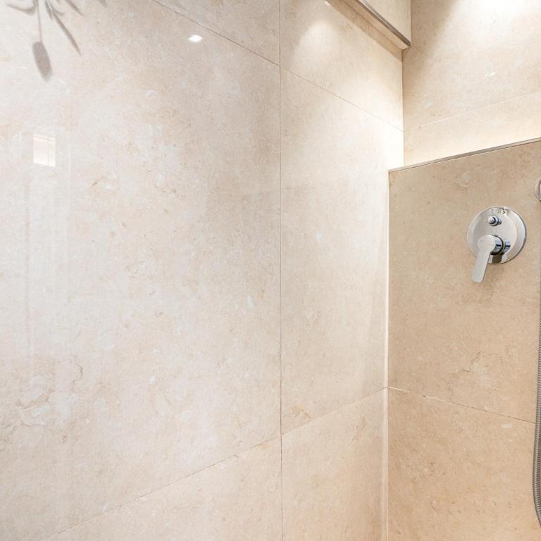 Moderna Suite "Duomo", SMN a 2 passi, Wi-Fi e AC - Chambre Double Supérieure - 11