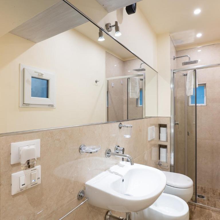 Moderna Suite "Duomo", SMN a 2 passi, Wi-Fi e AC - Chambre Double avec Salle de Bains Privative - 13