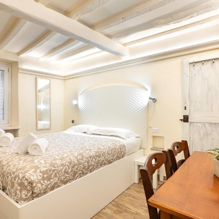 Moderna Suite "Duomo", SMN a 2 passi, Wi-Fi e AC - Chambre Double avec Salle de Bains Privative - 1