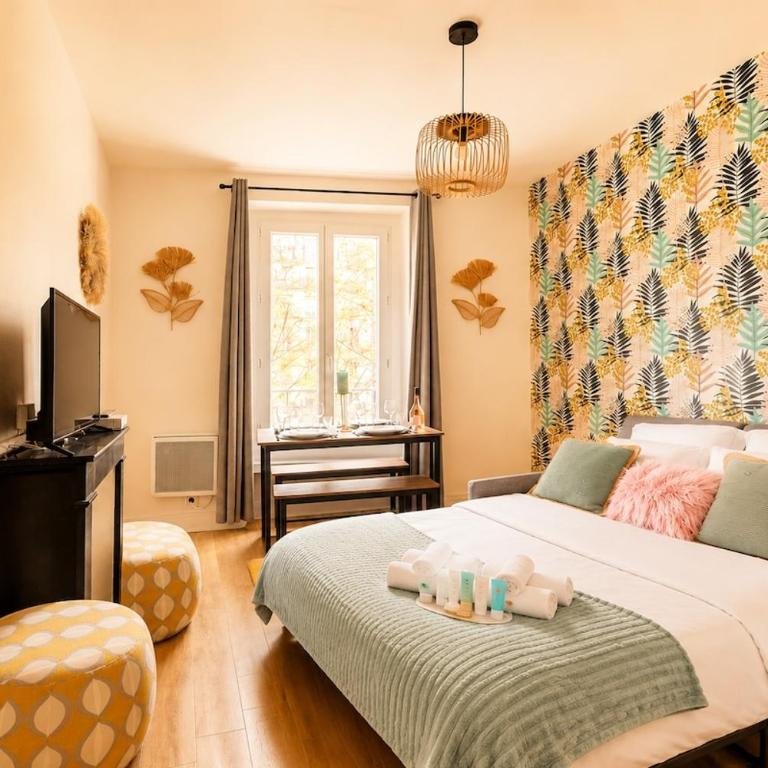 Bright Pigalle Studio with Boulevard Views - Studio Supérieur - 2