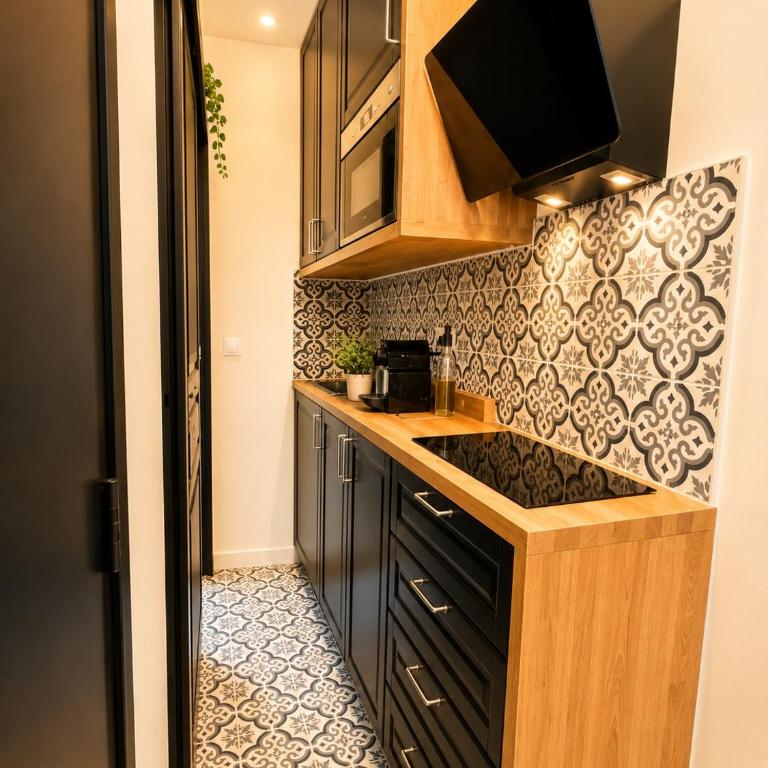 Bright Studio with Iconic Paris Rooftop Sunsets - Studio Supérieur - 3