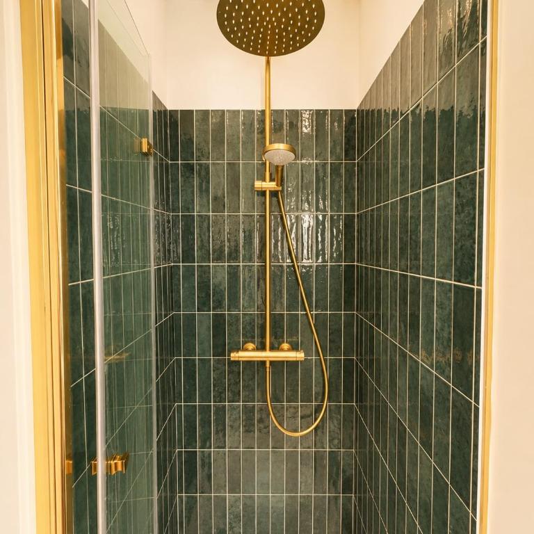 Bright Studio with Iconic Paris Rooftop Sunsets - Studio Supérieur - 7
