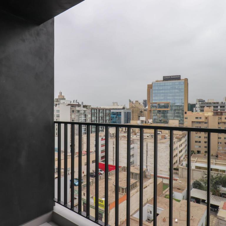 Schell Prime Living in the Heart of Miraflores by Wynwood House - Two-Bedroom Deluxe Apartment - 8