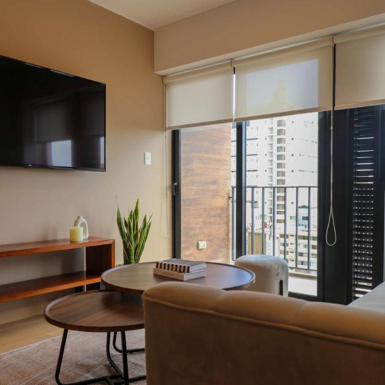 Charming 2BR with Balcony & View in Miraflores - Apartment - 1