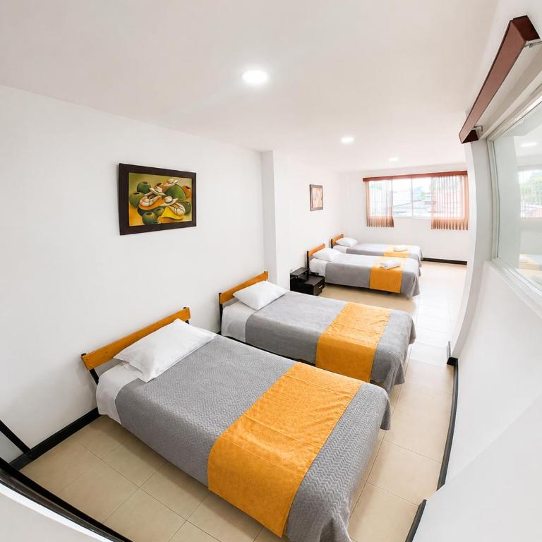 Hotel Cristal Plaza - Triple Room - 4