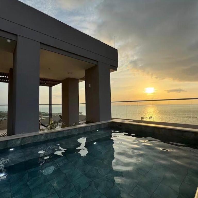 Boutique Suite with Resort Style Amenities - One-Bedroom Apartment - 10