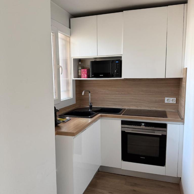 Beautiful 2-bedroom apartment with air conditioning - Tram - Balconies - Quiet - Appartement 2 Chambres - 18