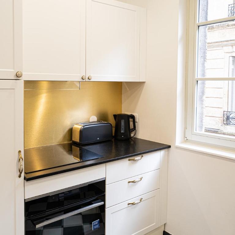 Madeleine's - Family & Group Apartments in Bordeaux's Historic Centre - Deluxe Apartment - 5