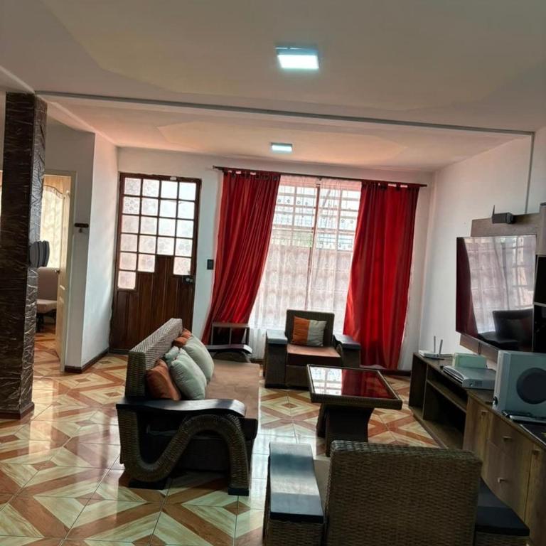 Elegante casa de tres pisos con area de gym y entretenimento, para hasta 8 personas - Casa de 3 dormitorios - 1