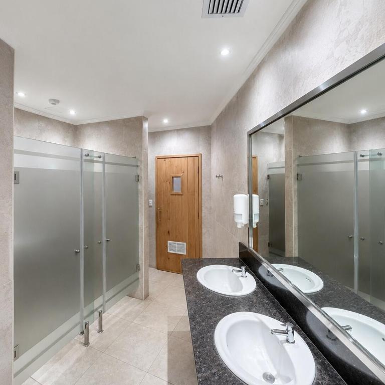 Suite Vista al Río con Piscina, Gym y Jacuzzi RF1-1107 - Apartamento de 1 dormitorio con vistas al río - 34